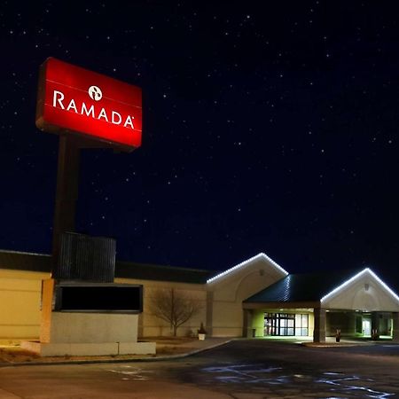 Ramada By Wyndham Mitchell Hotel & Conference Center Buitenkant foto